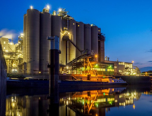 Bonadieshafen by Andreas.Huppert, HDR from 3 images +-2 EVbluehour boat harbor industry7 mannheim reflection ship silo sunset water ba