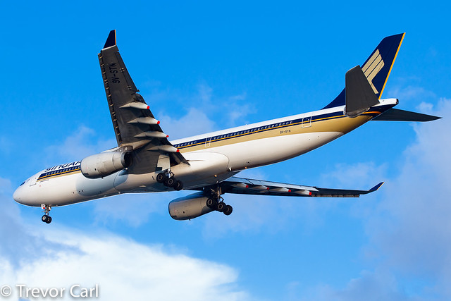 Singapore Airlines | 9V-STN | Airbus A330-343 | MNL
