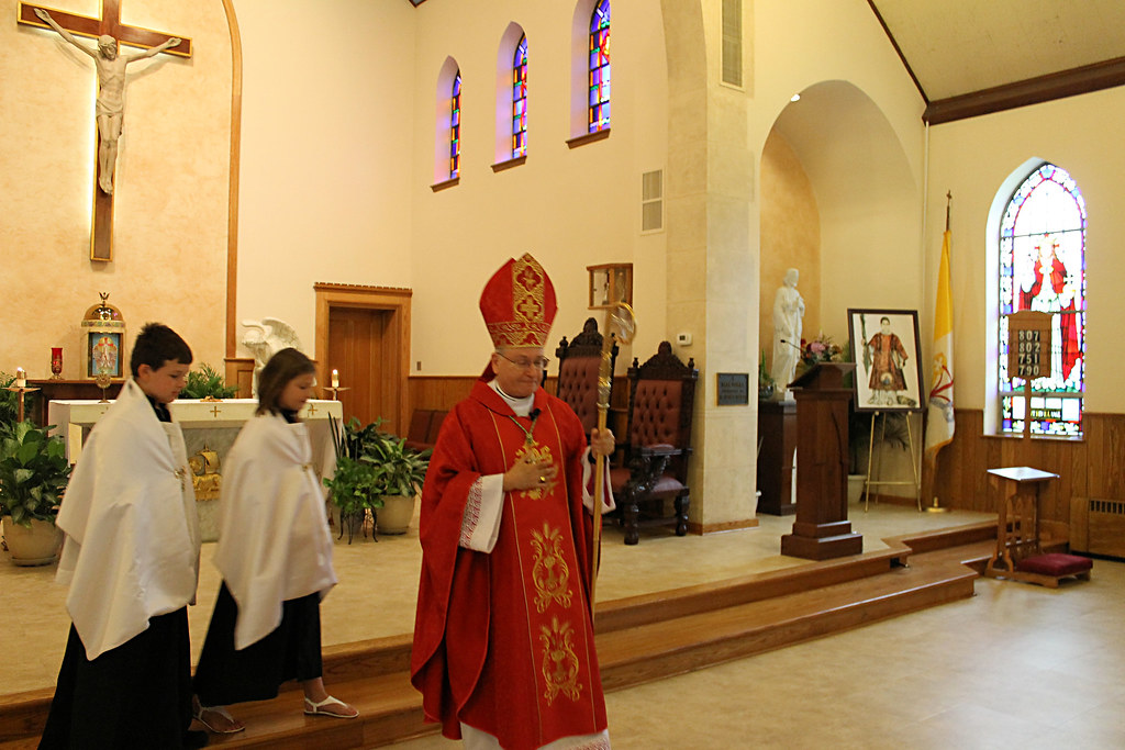 Netcong (Stati Uniti d'America), St Michael's Church, il Vescovo Arthur Joseph Serratelli benedice la nuova icona di S. Cesario, 18 luglio 2015