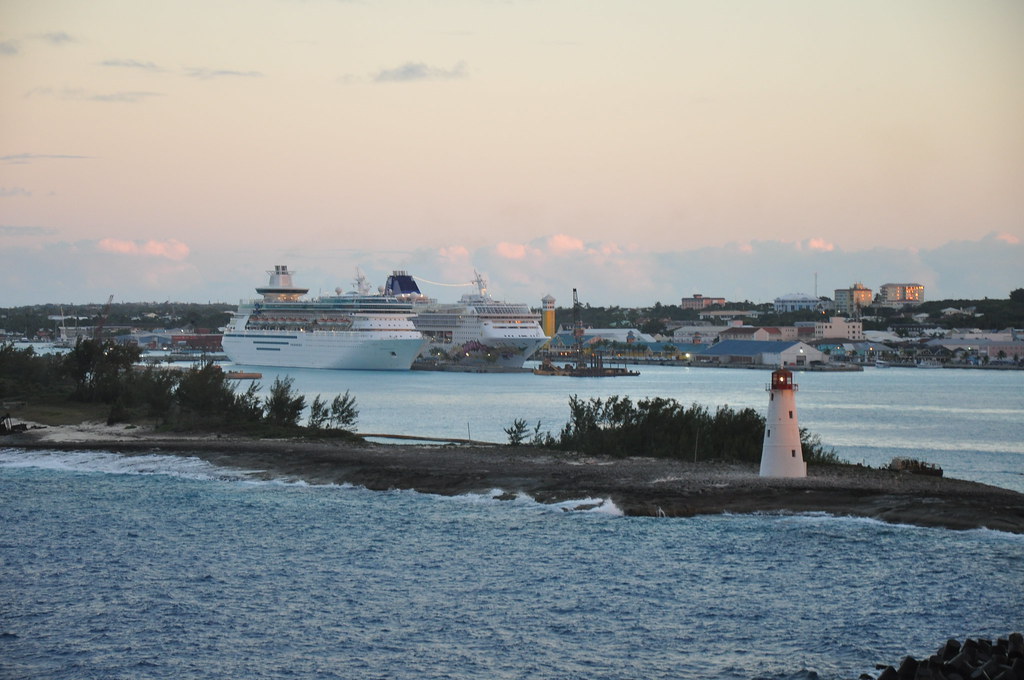 Leaving Nassau and RCCL Monarch of the Seas and Norwegian Sky (1021)