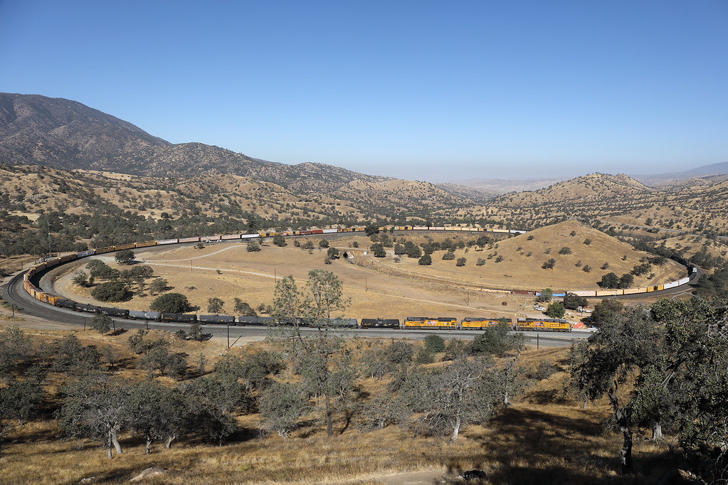 Tehachapi loop | An eastbound UP freight loops around itself… | Flickr