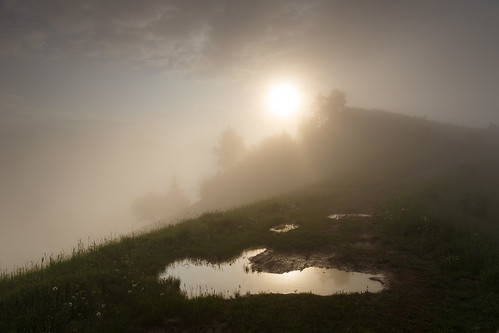 velkylipnik presovskykraj slovakia pieniny mountains fog mist morning puddle road