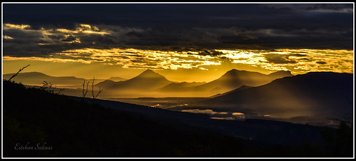 Amanecer by esalinax, Sacada desde el Monasterio de Leyreyesa monasteriodeleyre amanecer paisaje navarra