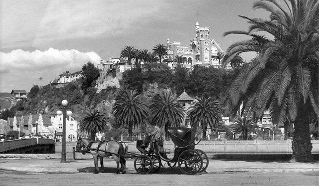 Viña del Mar Calle 1 Norte con Puente Casino 1956  y el Castillo Brunet conocido como Yarur tambien