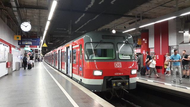 DB S-Bahn München 420 946-6 | München Hbf (tief), 2017-08-05