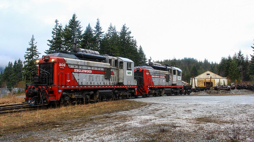 train railway railroad shortline logging forestry industry wfp sw1200rs nimpkishvalley vancouverisland fallenflag