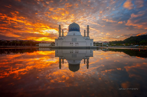 reflection clouds malaysia borneo singleexposure leefilter masjidterapung sabahborneo likasmosque nikond700 zakiesphotography mohdzakishamsudin glorymoring sabahsunrise