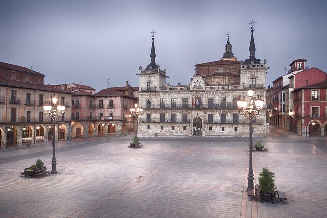 Plaza Mayor de León, amaneciendo