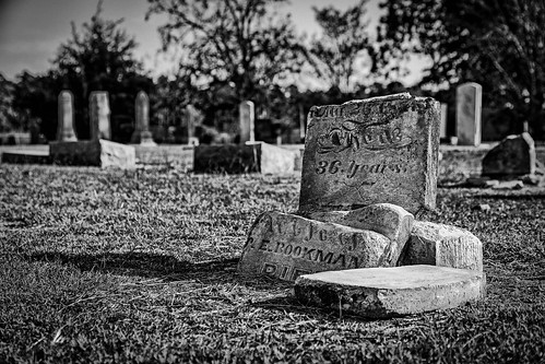 bw bayschapel blackwhite blackandwhite bookman burialground cemetery grave gravestone graveyard memorial monochrome monument tombstone