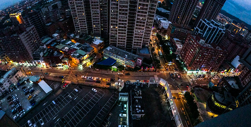 桃園市 台灣 taiwan taoyuan light night view 夜景 tower iphone snap camera f18