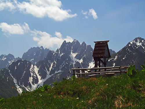 italia italy carnicalps malgaglazzatalta cimedigleris zucdalboor bench outdoors hiking landscape mountain spring