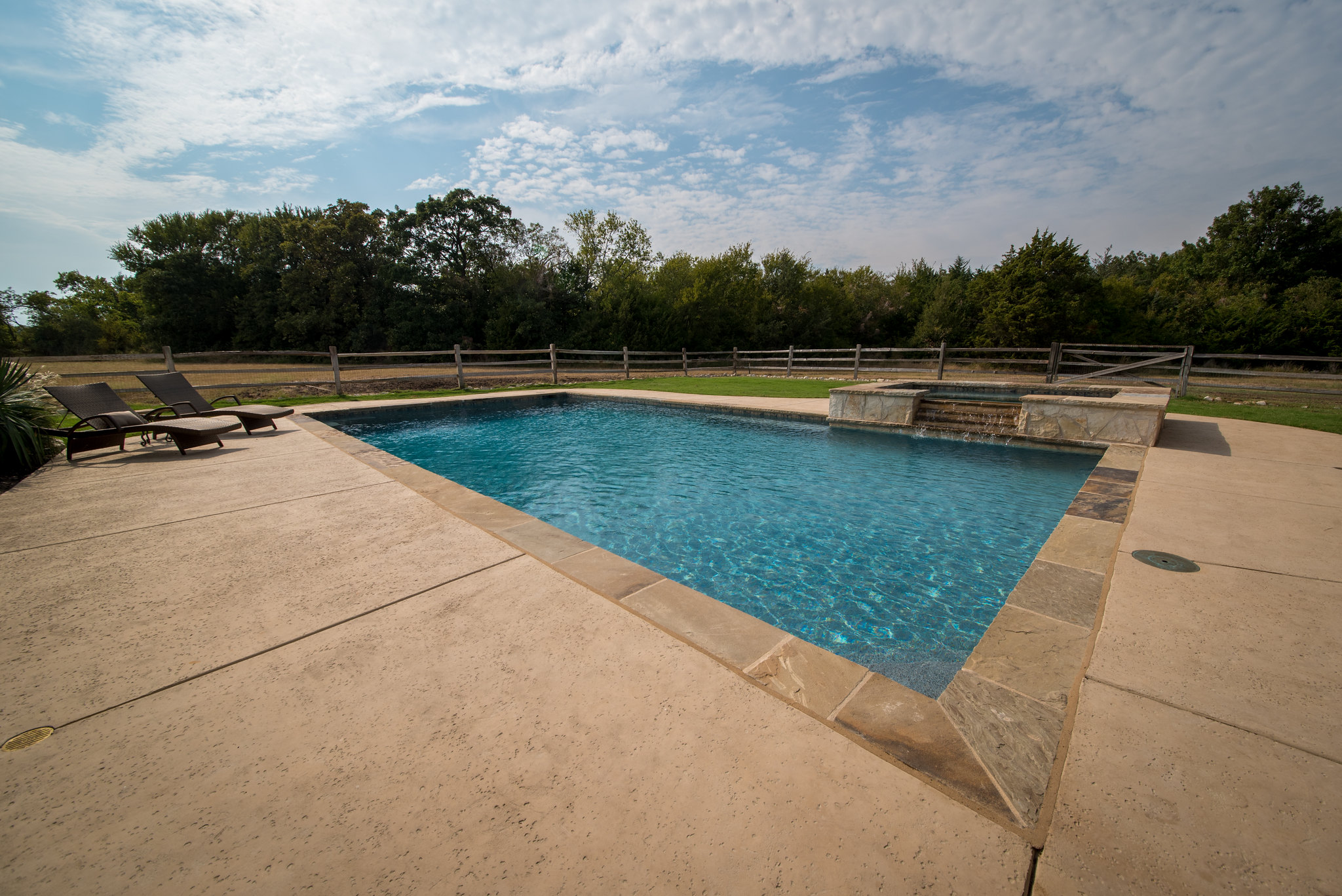 Allison Pools - Traditional Swimming Pool