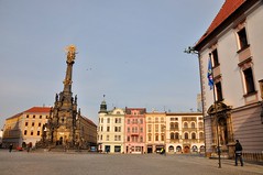 Olmuetz, Oberring mit Dreifaltigkeitssaeule, Rathaus und Brunnen