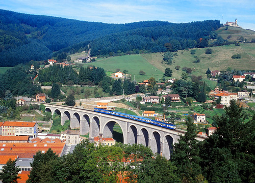 eisenbahn zug train treno tren trein bahn railroad railway spoorwegen vlak x2800 zentralmassiv triebwagen sncf viadukt
