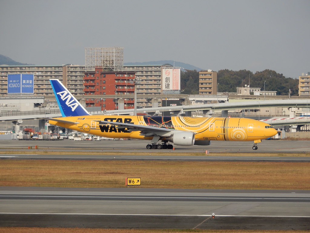 Airplane Ana Star Wars Itami Airport Anaの飛行機 伊丹空港 Tasuku Ohno Flickr
