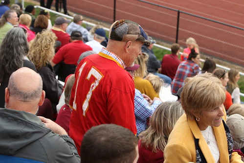 Alum wears old jersey to game