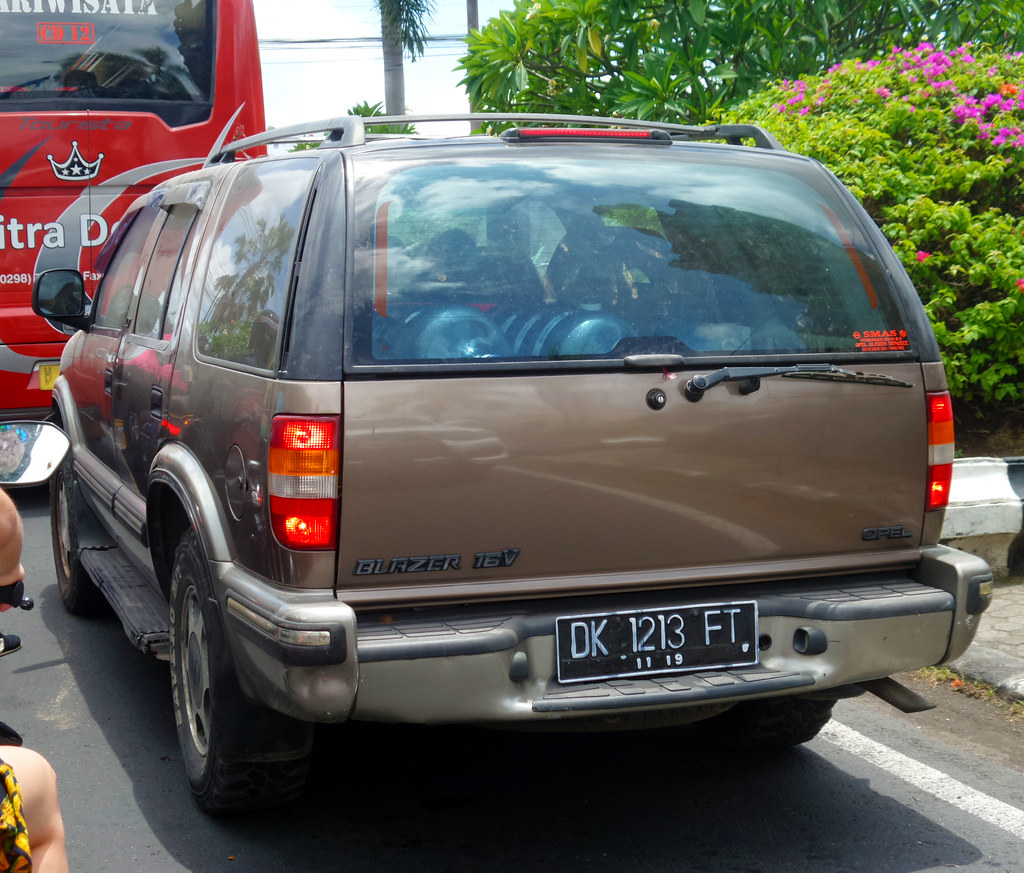 Ninth Prefix projector Opel Blazer | The Indonesian rebadge of Chevrolet S-10 Blaze… | Flickr