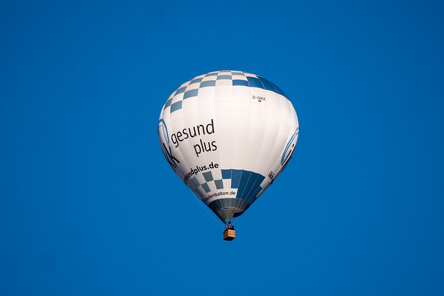 Wernigerode: Heißluftballon über der Stadt - Hot-air balloon over the town