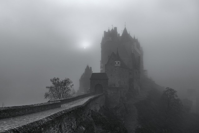 *Die mystische Burg Eltz* - *The mystic Eltz Castle*