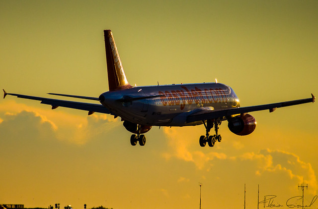 Sunset landing for Easyjet Airbus A320 G-EZUS