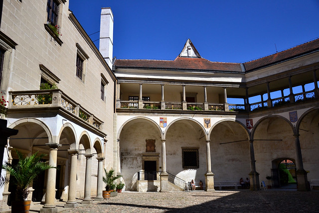 château courtyard
