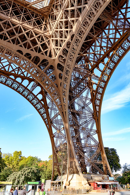 Eiffel-Tower-002