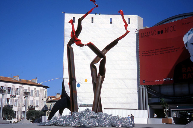 JHM-2006-jmb-013 - Nice, MAMAC, Sculpture de Bernard Pagès