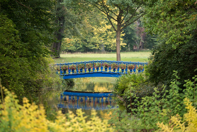 Fürst-Pückler-Park Bad Muskau: Fuchsienbrücke im Blauen Garten - Fuchsia Bridge in the Blue Garden