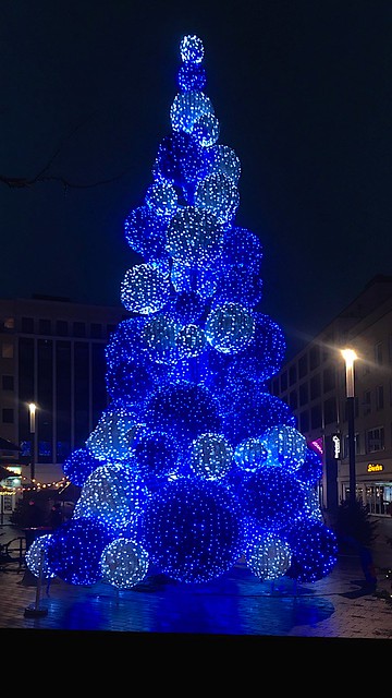 2017_12_03_Gelsenkirchen_Fussballstadt/Football_City_Der_Weihnachtsbaum/The_Xmas_Tree_ist/is_blau/weiß_blue_and_white