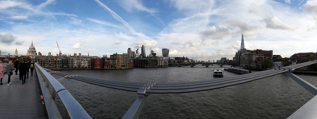 London November 2017-02 Millenium Bridge panorama