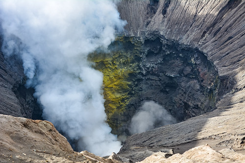 bromo indonesia indonesien java schwefel vulcano vulkan hell landscape smoke sulfur timur volcanic volcaniclandscape volcano sukapura jawatimur id nikon 18105