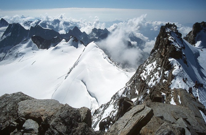 t0203086F | Blick vom Gran Paradiso über die Grajischen Alpen. Gran Paradiso, 29.07.2002
