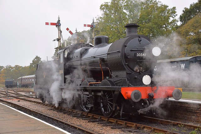 Maunsell Q Class 30541 about to set back and attach to a Goods Train, at Horsted Keynes, on a chilly morning. Bluebell Railway.  30 10 2016