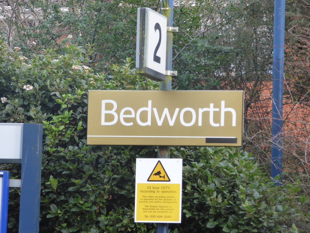 Bedworth Station - denamed gold sign