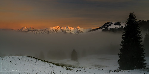 péalpes gruyère fribougoises vanils coucher soleil sunset brouillard brume mist montagne mountain swiss fribourg chia sony alpha a7r2 a7rii 1635 myswitzerland