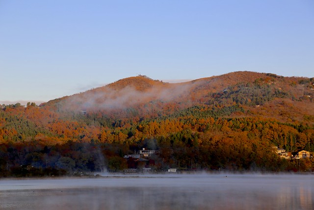 Autumn colors at lake Yamanaka
