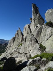 Agujas y pináculos graníticos por diaclasado subvertical - La Pedriza (Madrid, España) - 03