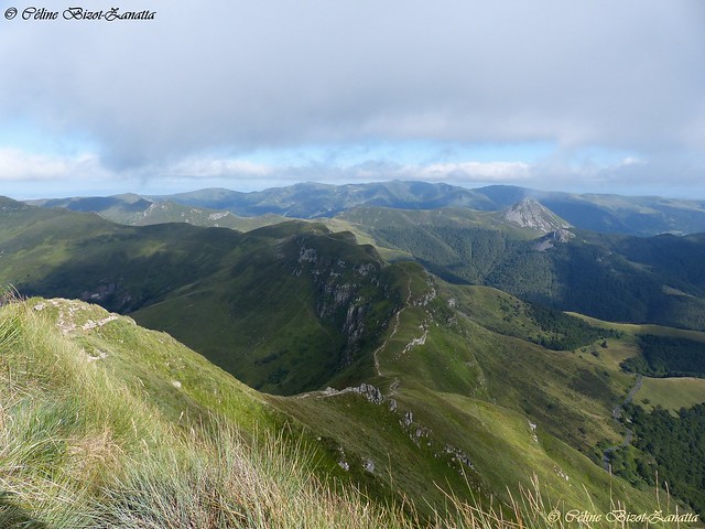 Bienvenue sur le sommet du Puy Mary - une des plus belles vues d'Europe - Cantal - Auvergne - France - Europe