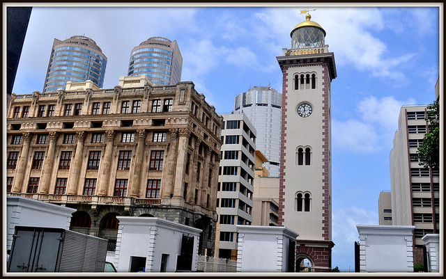 Clock Tower et derriere le World Trade Center a Colombo