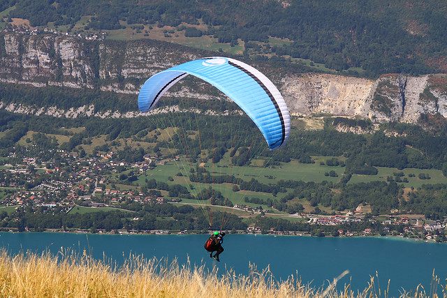 Parapente a Lac d'Annecy, Haute Savoie, France