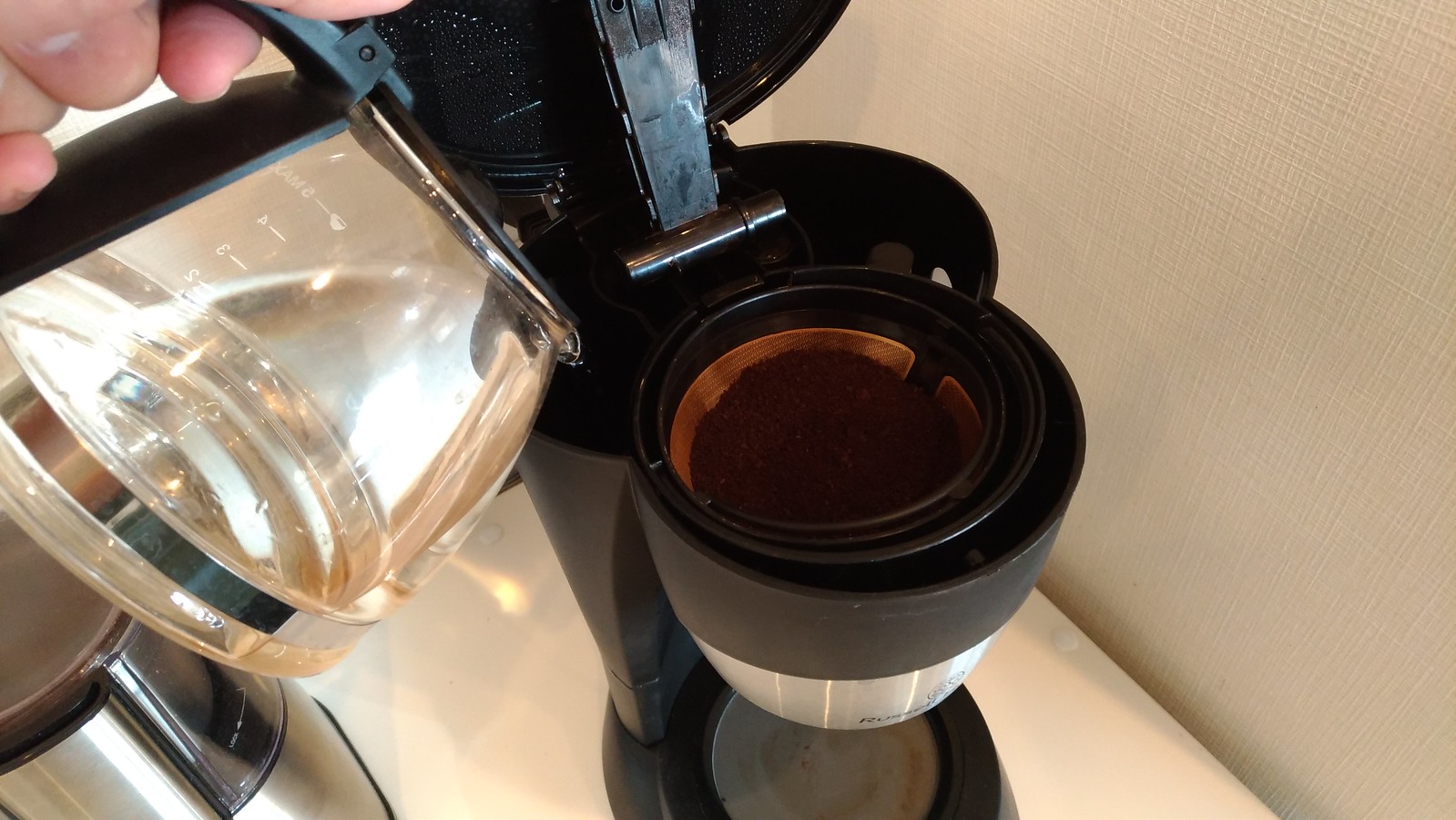 コーヒーメーカーで2カップ分淹れる