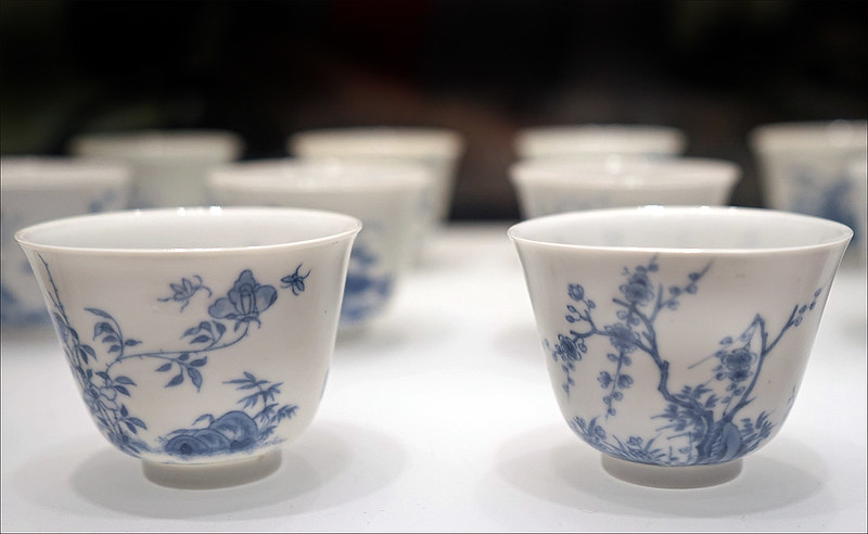 Tasses en porcelaine (Musée du Hubei, Wuhan, Chine)