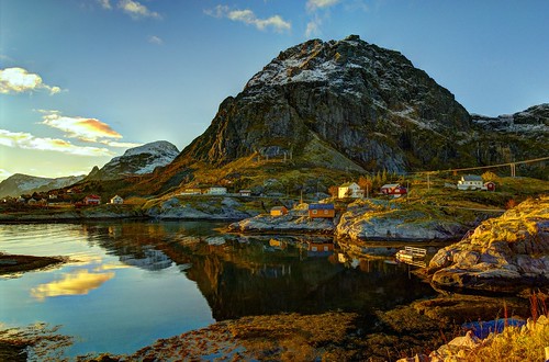 hdr islas lofoten island noruega norge nordland water agua reflejos montaña mountain sky cielo lake lago houses casas