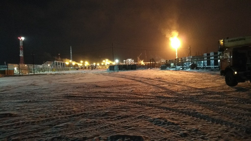 Газпром,Якутия,в близи подстанции и газотурбинных генераторов