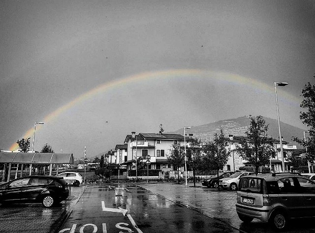 Monsummano arcobaleno #arcobaleno #rainyday #pioggia #rainbow #clouds #meteo #monsummano #biancoenero #blackandwhite #colors #rain #autumn