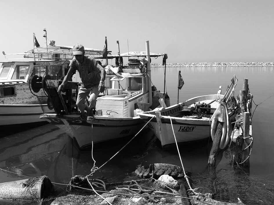 Fisherman, Tasburun - Didim / Turkey. P1080166sb