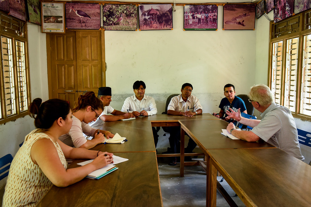 A meeting between the Baghamara community group leaders and researchers from CIFOR and ForestAction Nepal.