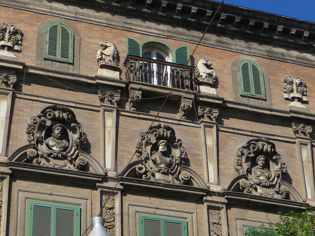 Palazzo Firrao (XVIIe) piazza Vincenzo Bellini, Naples, Campanie, Italie.
