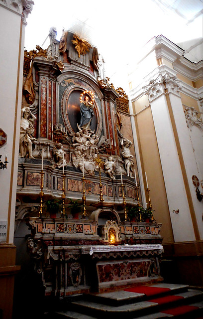Altar (1725) with sculpted angels by Domenico Antonio Vaccaro - Concezione a Montecalvario Church in Naples