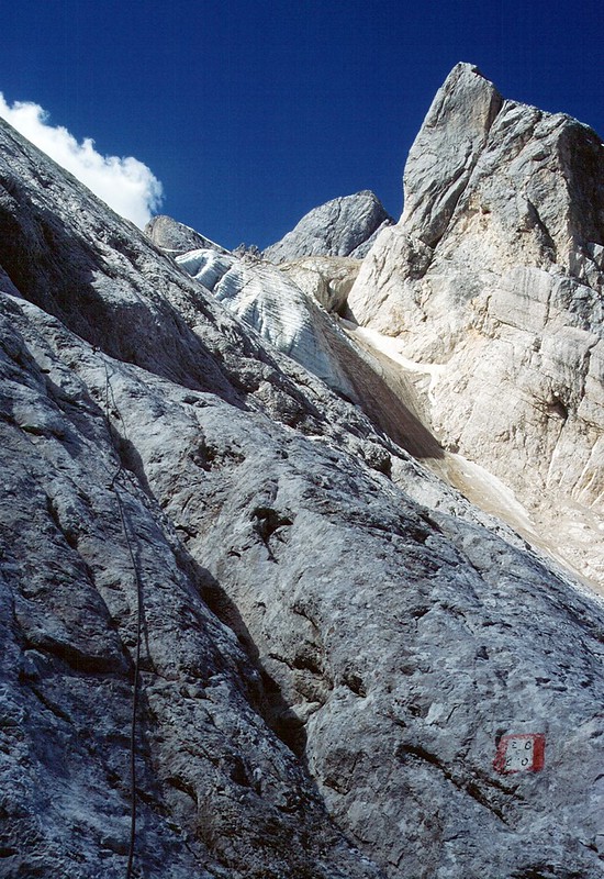 t9703116F | Am Klettersteig zur Forcella del Ghiacciaio. Ampezzaner Dolomiten, 30.07.1997